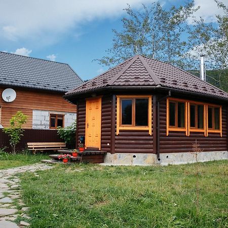 Hotel "Odessa" Верховина Екстериор снимка
